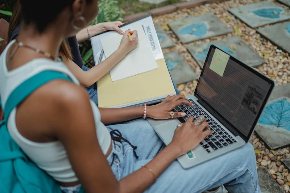 Grammarly Outperforms ProWritingAid in 2022 User Survey