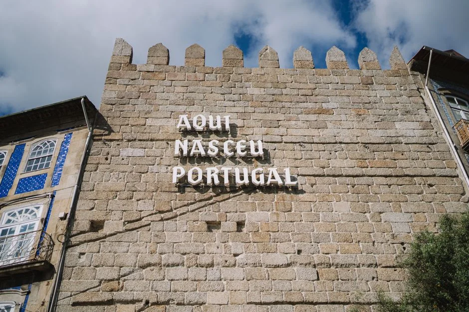 PS Leader Slams Portuguese Government for Clumsy Crisis Management