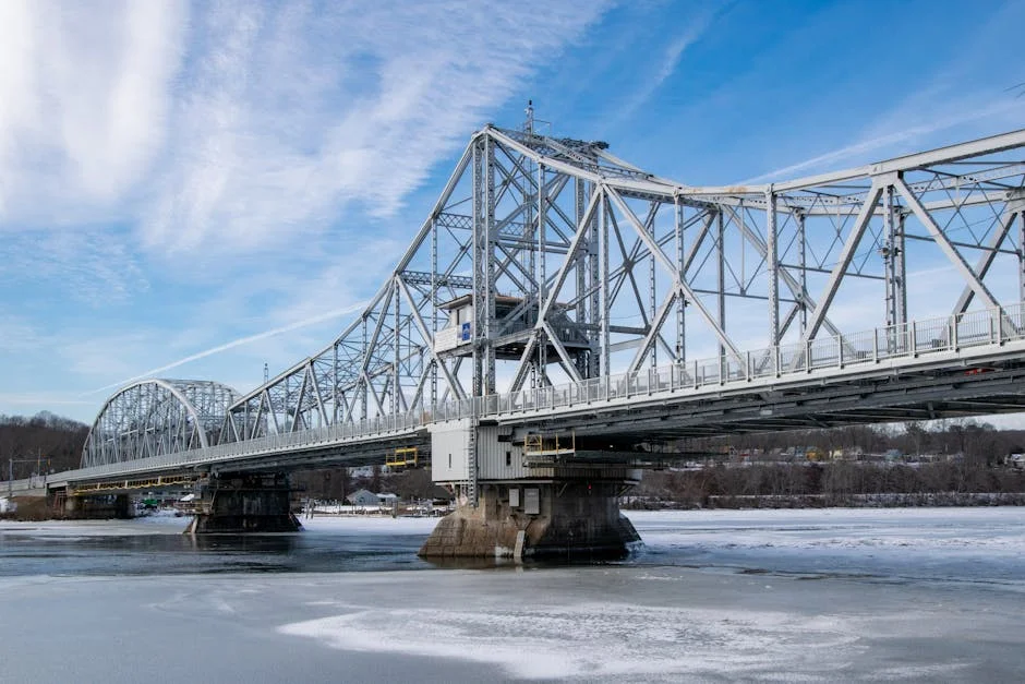 Salt River Bridge Still Causes Traffic Chaos After Ten Years