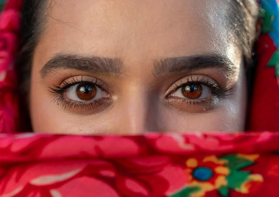 Tinder and Zoom Roll Out Eye-Scans to Fight AI Fakes