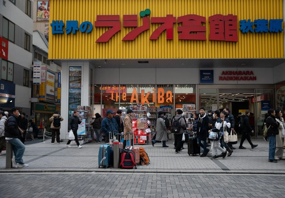Tokyo Mall Spraying Incident Leaves 20 Injured in Ginza Chaos