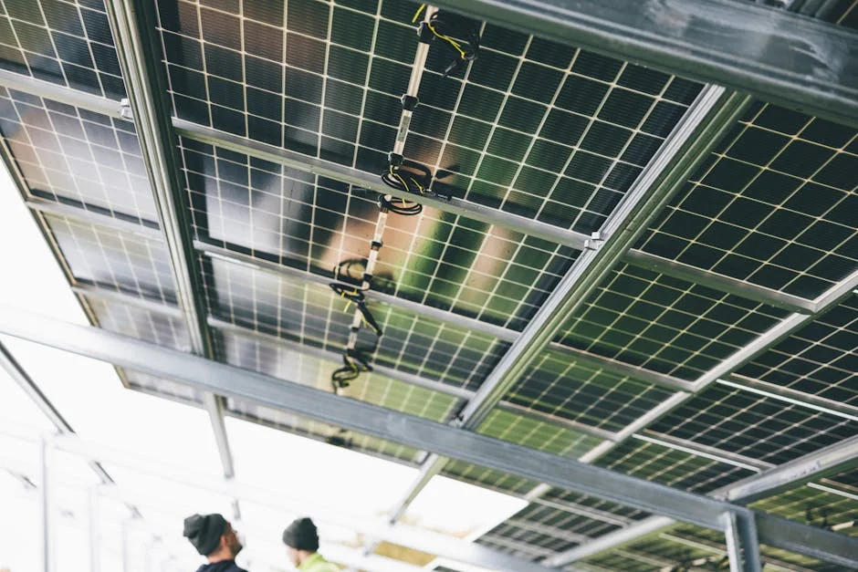 US Homeowners Rush Solar Panels as Utility Bills Surge